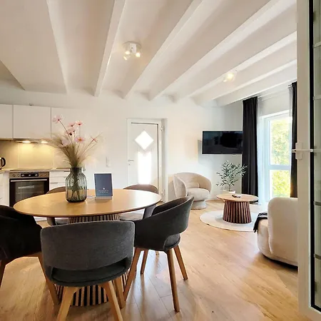 Charmante Mit Terrasse - Nur 50m Zum Mit Eigenem Parkplatz Und Fahrradunterstellmoeglichkeit Apartmán