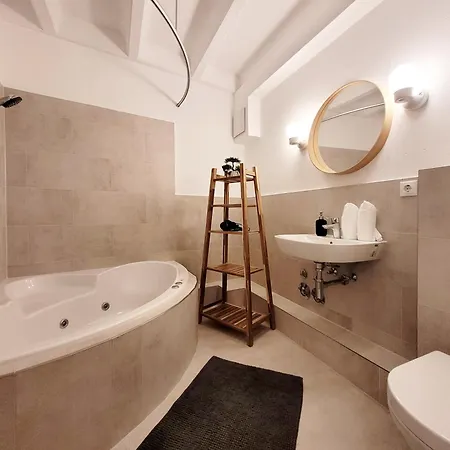 Charmante Mit Terrasse - Nur 50m Zum Mit Eigenem Parkplatz Und Fahrradunterstellmoeglichkeit Apartmán