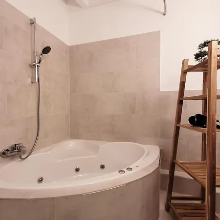 Charmante Mit Terrasse - Nur 50m Zum Mit Eigenem Parkplatz Und Fahrradunterstellmoeglichkeit Apartmán *
