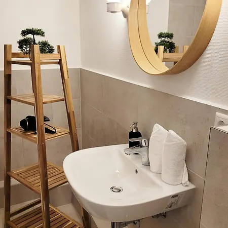 Charmante Mit Terrasse - Nur 50m Zum Mit Eigenem Parkplatz Und Fahrradunterstellmoeglichkeit Apartmán