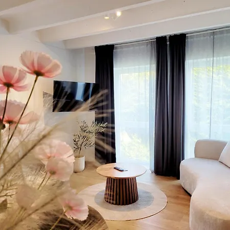 Charmante Mit Terrasse - Nur 50m Zum Mit Eigenem Parkplatz Und Fahrradunterstellmoeglichkeit Apartament Sierksdorf